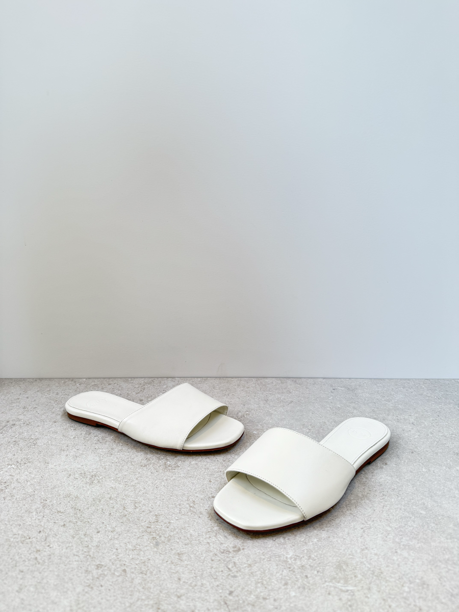 BY MYRTH slippers - Wit