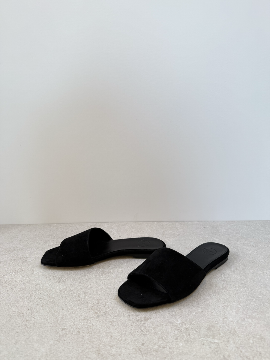 BY MYRTH slippers - Zwart