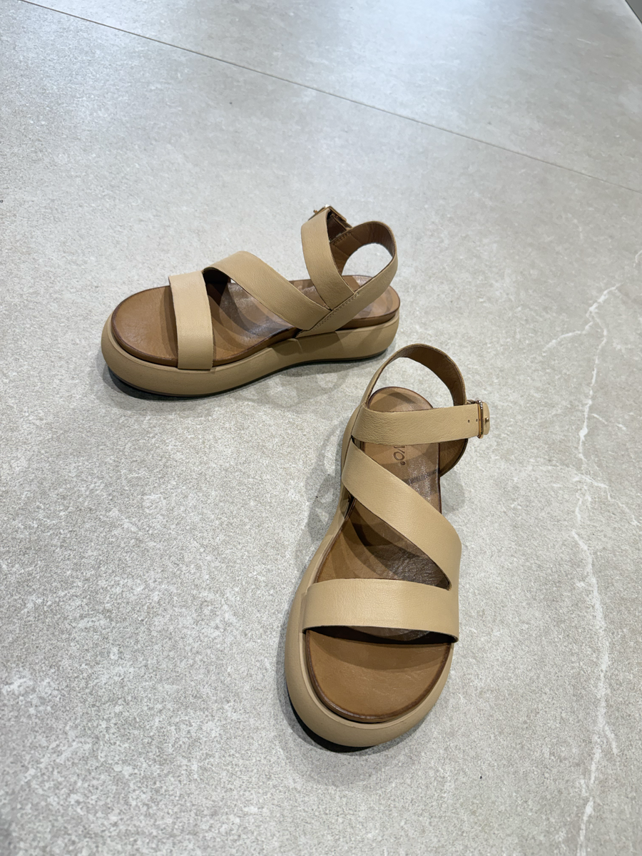 Inuovo sandalen - biscuit